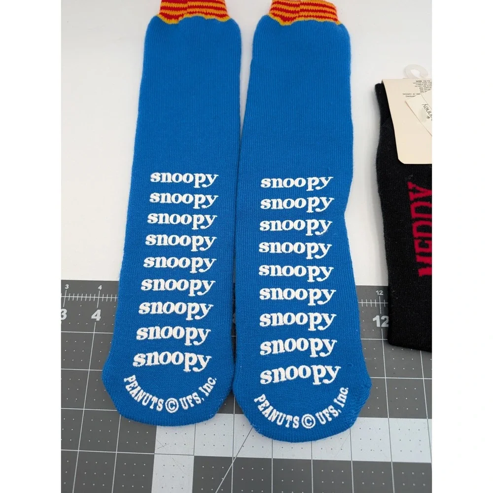 Peanuts Snoopy Socks‎ Lot Non Skid Merry Christmas